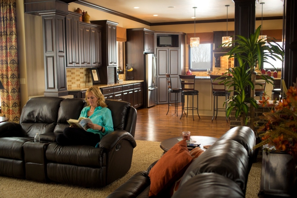 Hickory_Rustic_Stain_CG400856_4-184707-edited