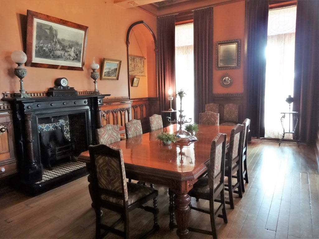 formal dining room inline photo